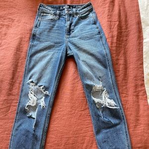 Hollister Ultra High Rise Deconstructed Mom Jean